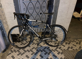 Vend vélo de course 