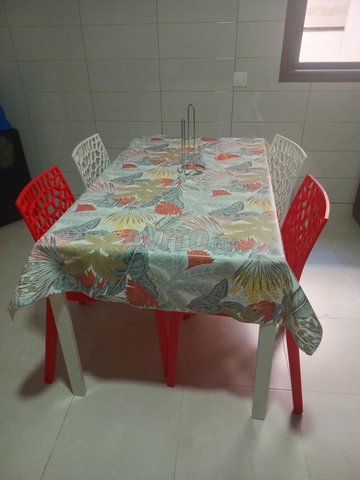 Table et 4 chaises