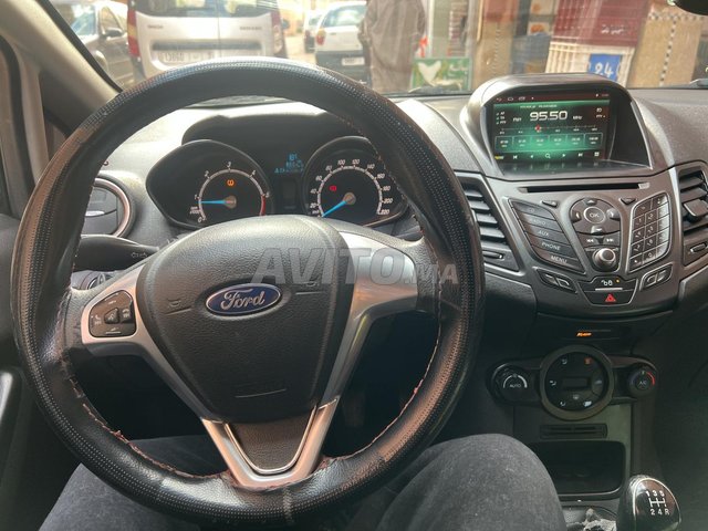 ford fiesta model 2018 tres bon etat 