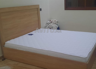 Lit avec sommier 2m sur 1,60