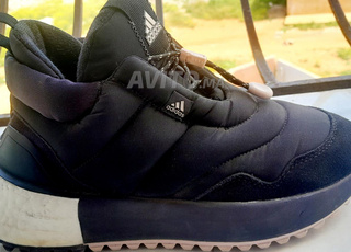 Chaussure Adidas originale hiver – très bon état