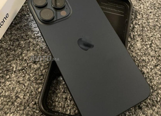 iPhone 15 pro max d'Allemagne en bon état