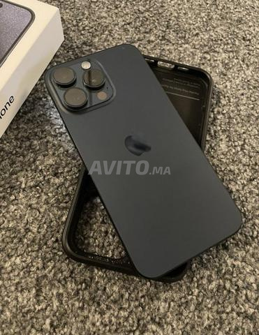 iPhone 15 pro max d'Allemagne en bon état