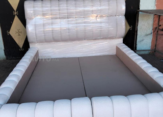 lit moderne tapissier neuf jamais utilise