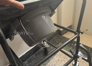 Chaise toilette sanitaire à roulettes 