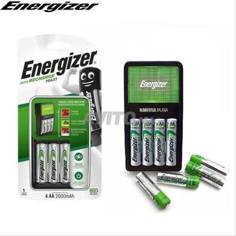 4 piles 2000 mAh et chargeur Energiser ACCU Maxi