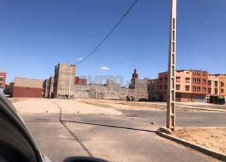 يقع سكنية و تجارية داخل تجزئة سكنية 