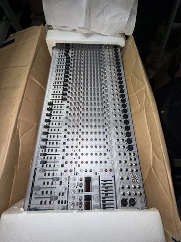 micer. behringer 32