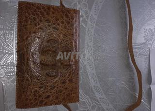 حقيبة نسائية من جلد التمساح