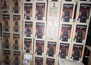 Machine a café Nespresso neuve  