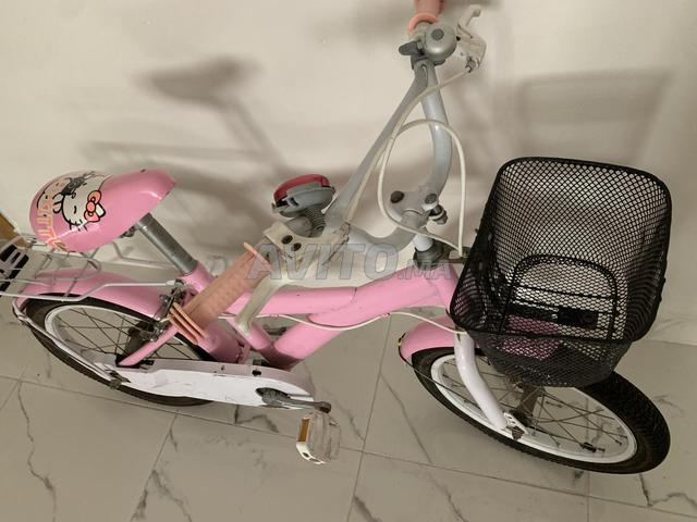 Vélo rose pour petite fille trés bon état