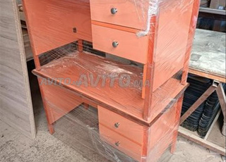 Bureau d'enseignant à vendre