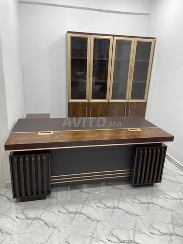 Bureau marron classique issu de l’importation 