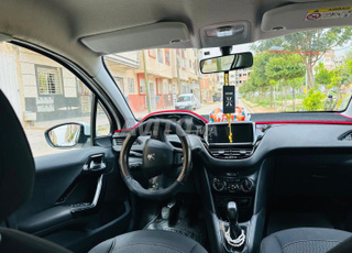 Peugeot 208 Diesel Manuelle 2019 à Meknès