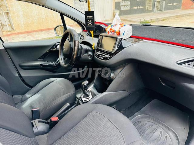Peugeot 208 Diesel Manuelle 2019 à Meknès - 2