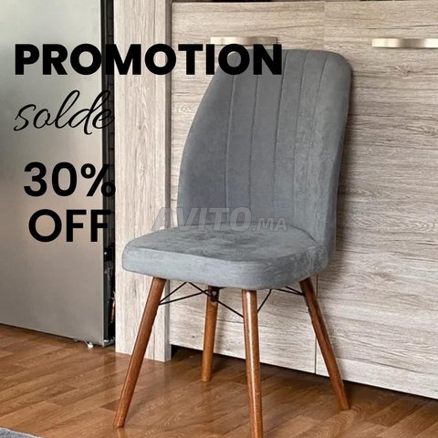 Chaise d’attente rembourrée en tissu gris