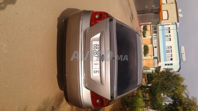 Ford Mondeo essence 
