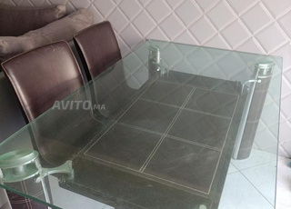 Tables plus 6 chaises en verre très peu servie