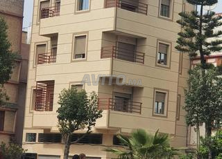 immeuble neuf á vendre à 3 étages plus un magasin 