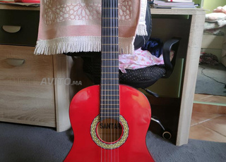 Guitar classique Santari rouge, avec son sac.