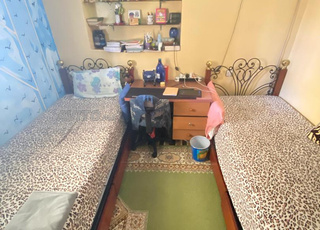  2 lits avec leur cadre, 3 tiroirs