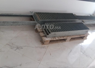 Un caniveau neuf galvanisé