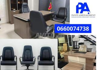 Bureau avec les chaises bureau 