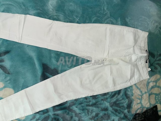 un blanc pontalon pour les fille de bon qualité 