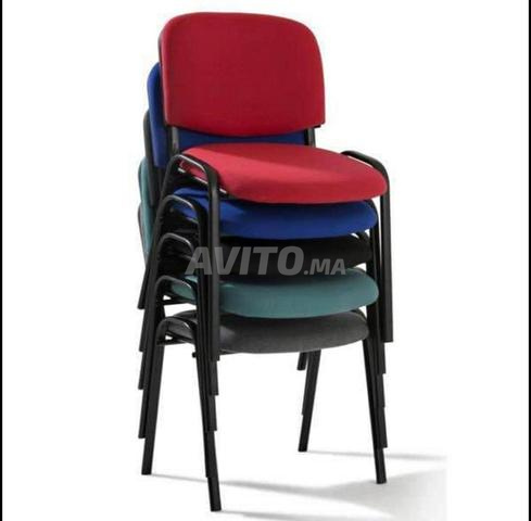 chaise isso en couleurs avec et sans écritoire 