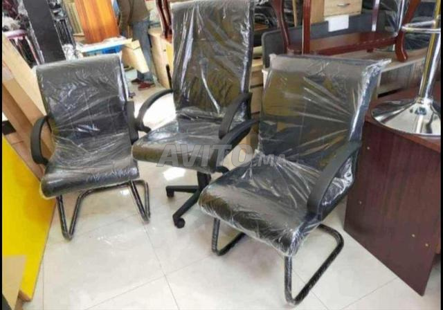 CHAISE HAUT QUALITE EN DEUX COULEURS 2 VISITEUR 