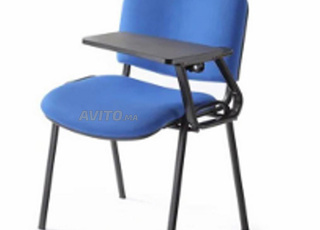 Chaise ISO équipée d’un écritoire intégré