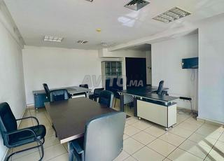 مكتب مجهز 50 على شارع باريس وسط المدينة