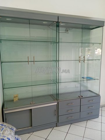 À vendre Vitrines en verre et bois