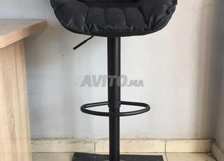Tabouret avec assise et dossier en en simili cuir