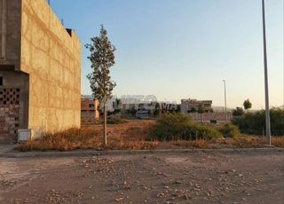 Lot de terrain R plus 3 avec cave et commercial