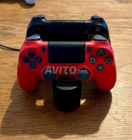 PACK PS4 avec 3 manettes et jeux