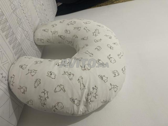 وسادة مساعدة Coussin d'allaitement ikea