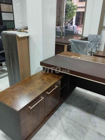 Bureau de bon qualité en couleurs  - 2