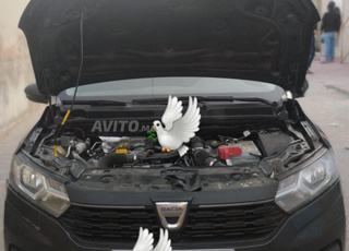 Dacia Logan Essence Automatique 2022 à Laâyoune