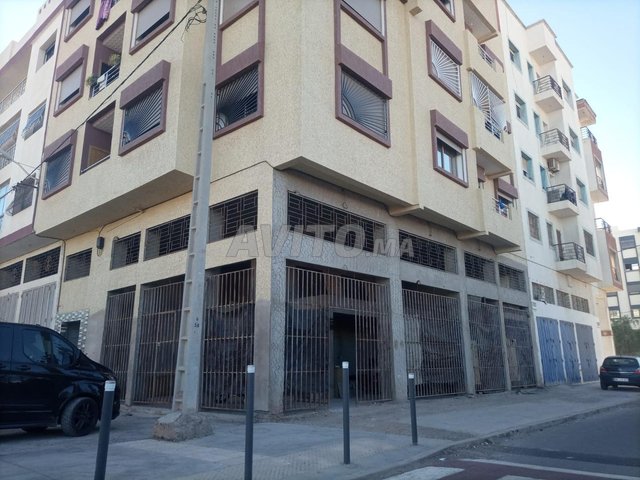 magasin deux facades avec sous Sol et mezanine 