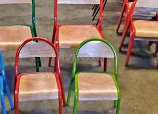 أثاث مدرسي بتصميم عصري