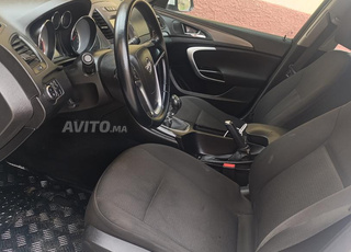 Opel insignia model 2010 ba9a n9ya li bghaha mr7ba