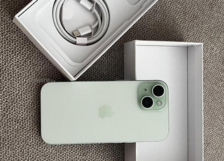 iPhone 15 en très bon état 