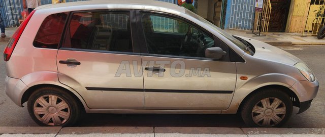 Ford Fiesta Essence Manuelle 2005 à Salé