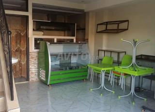 وجبة خفيفة مع معدات للبيع