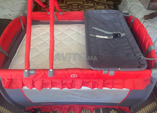 Lit pour bébé et matelas