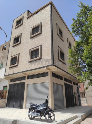 maison de trois étages 