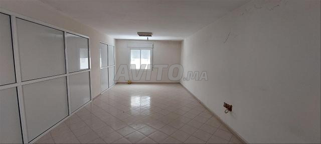 Bureau 83m² au 1ièr étage au quartier Castilla