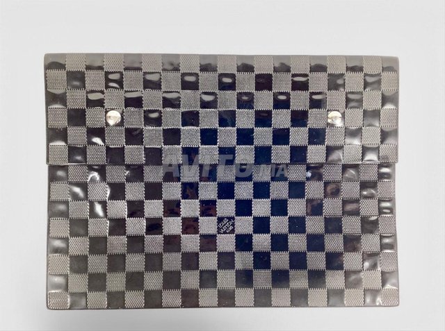 pochette louis vuitton original 