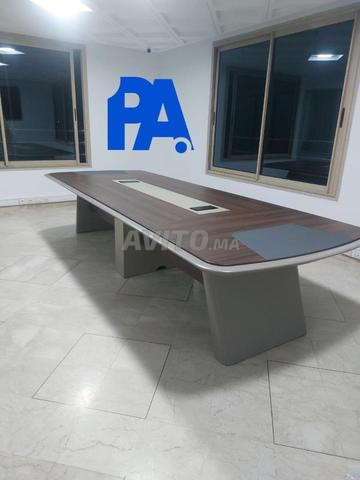 Matériel de bureau \ table de réunion \ fauteuil @